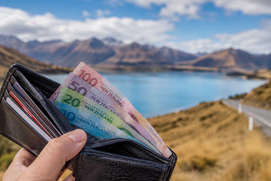 Read more about the article 10 Ways to Save Money While Traveling New Zealand