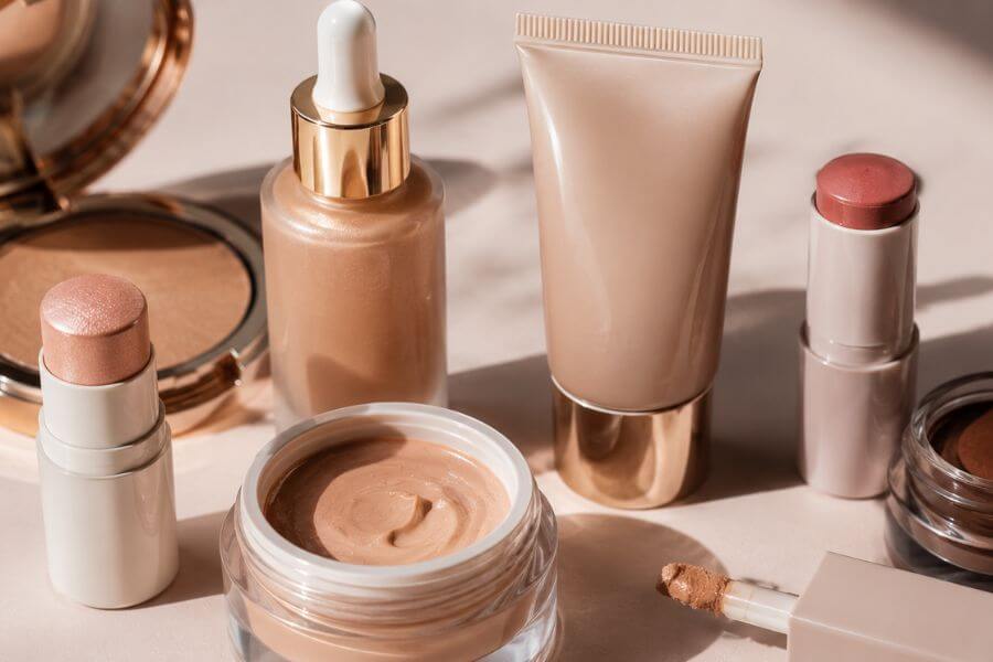Read more about the article The Best Hybrid Makeup Products of 2026: Skincare Meets Cosmetics