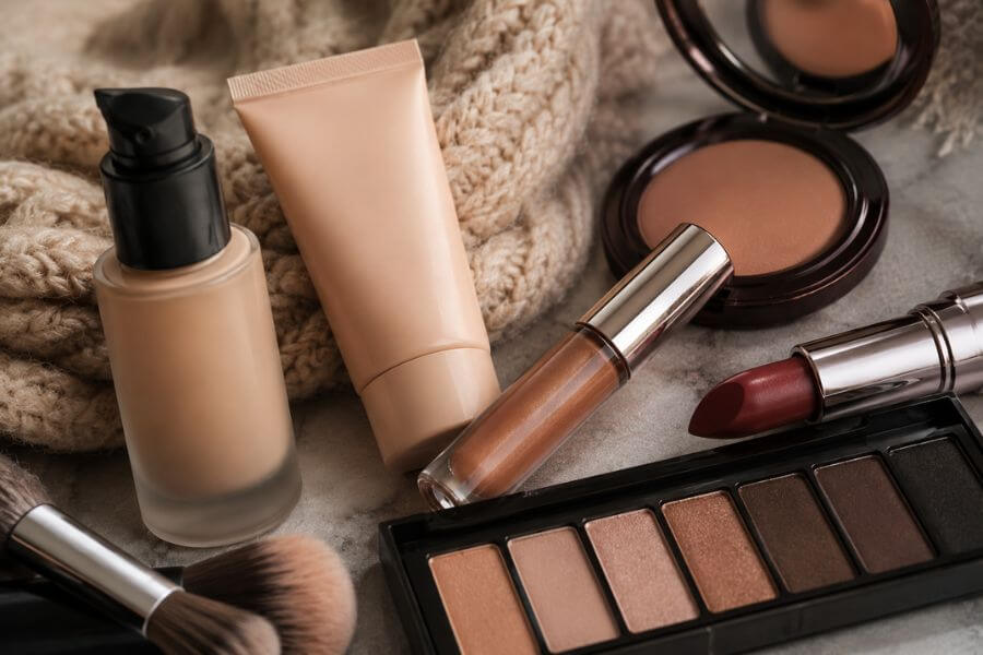 Read more about the article How to Transition Your Makeup Routine From Summer to Winter