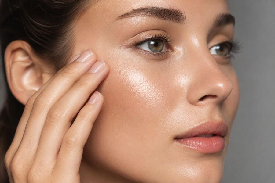Read more about the article The Ultimate Guide to Skin Longevity and Cellular Repair in 2026
