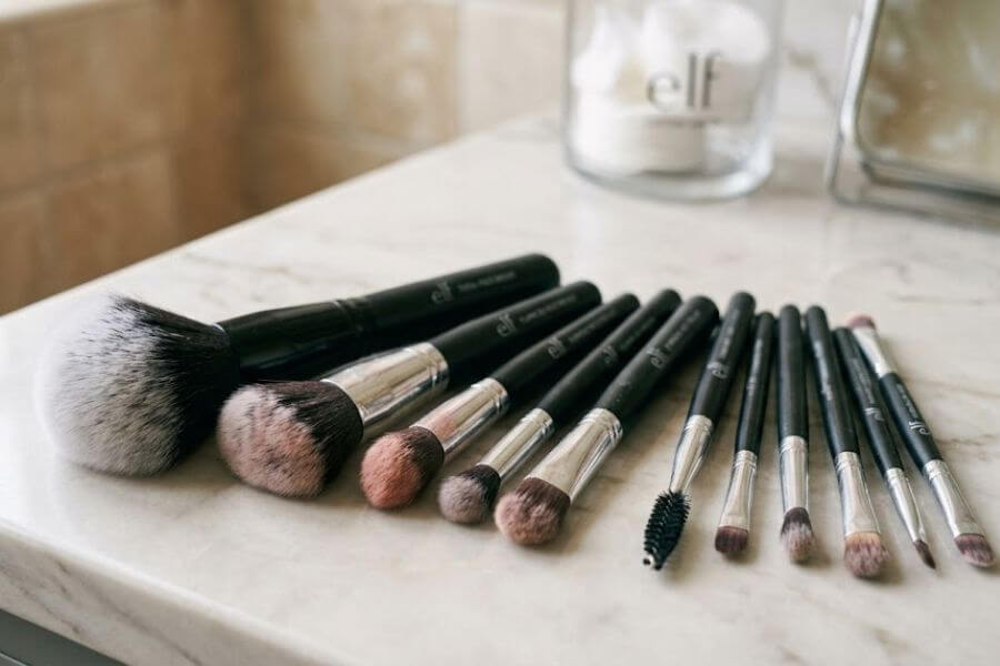 Read more about the article 11 Most Affordable e.l.f. Makeup Brushes Every Beginner Needs
