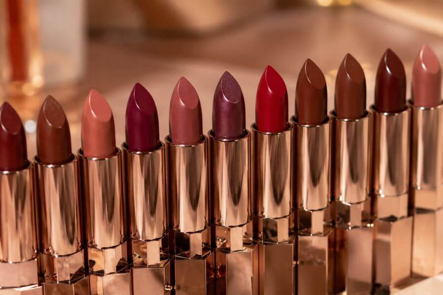 Read more about the article 12 Best Fenty Beauty Lipsticks for Dark Skin Tones