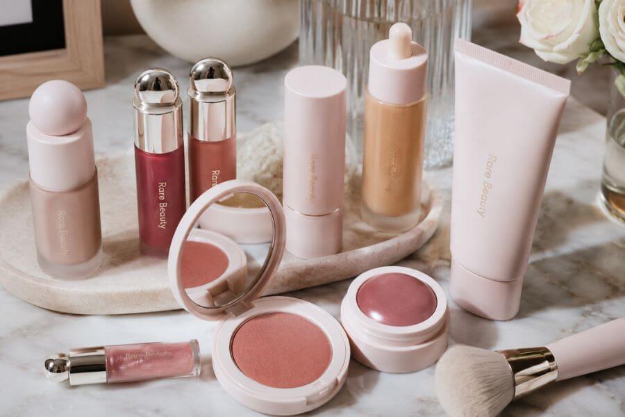 Read more about the article 10 Best Rare Beauty Products for a Flawless 5 Minute Morning Routine