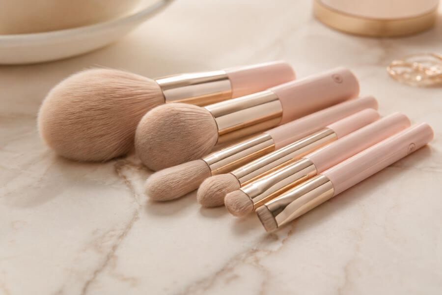 Read more about the article 6 Best Rare Beauty Makeup Brushes That Are Completely Worth the Investment
